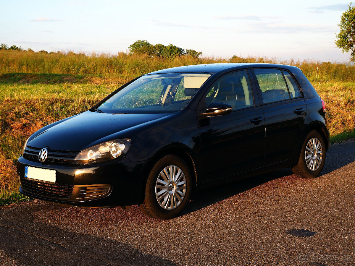 VW Golf 6 ▪ 1.6 75 kW ▪▪ klima ▪▪ 2 sady kol ▪▪ tažné ▪▪