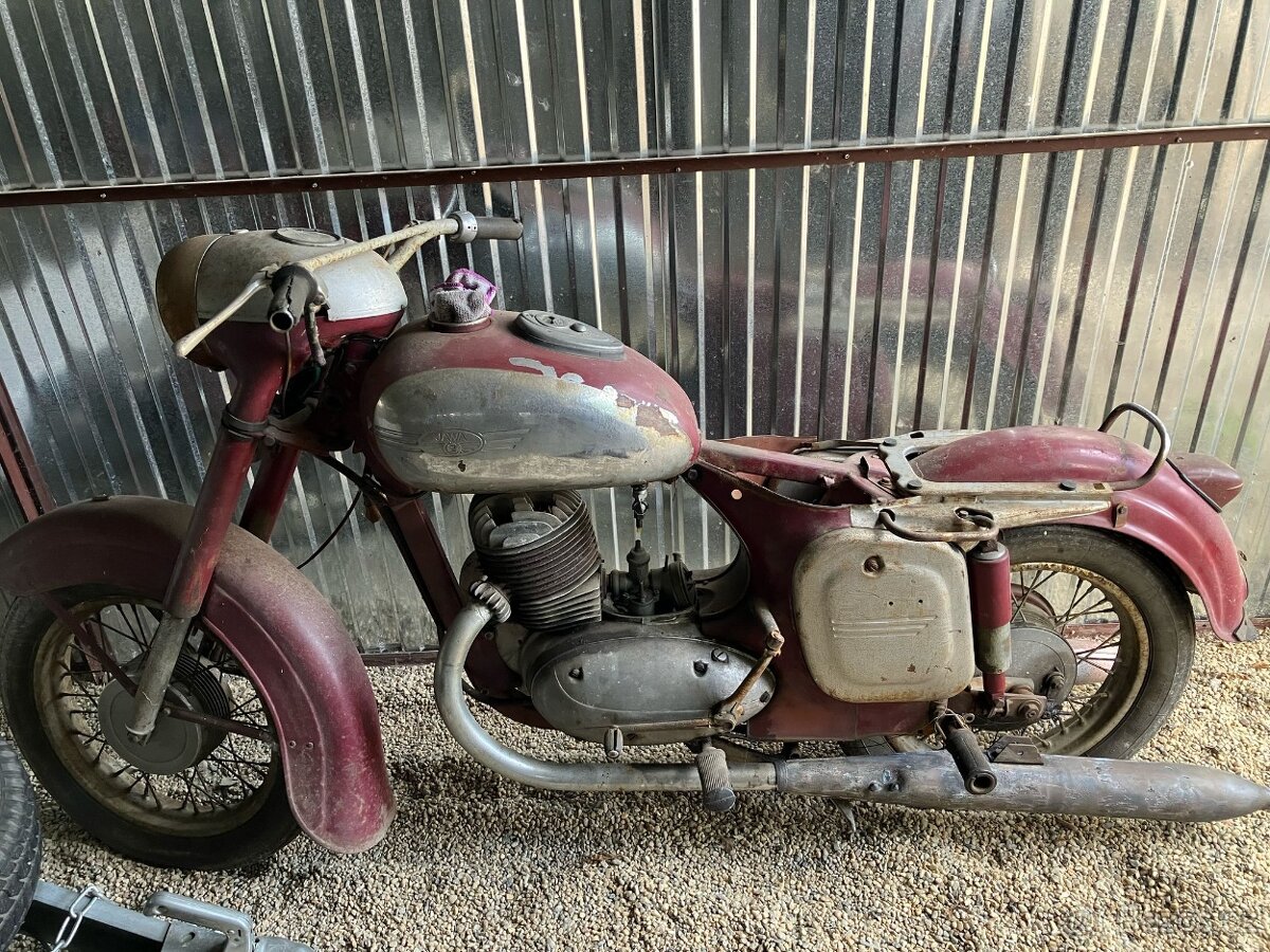 Jawa 250-kývačka