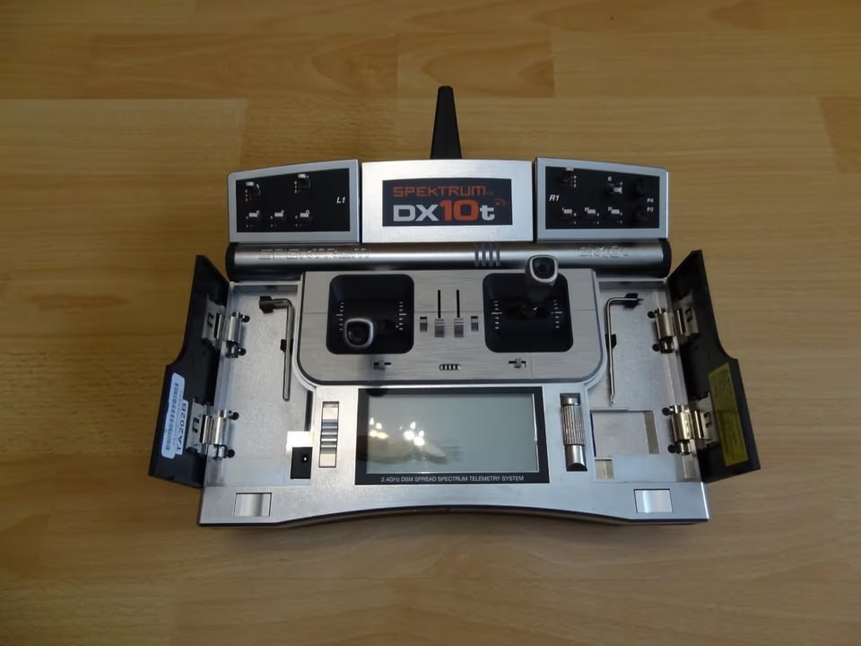 Spektrum DX10t – pult a příslušenství