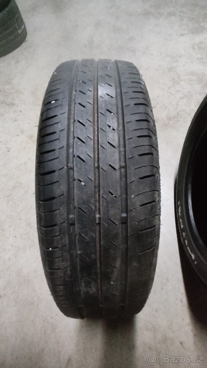 Letni pneu 175/65/15