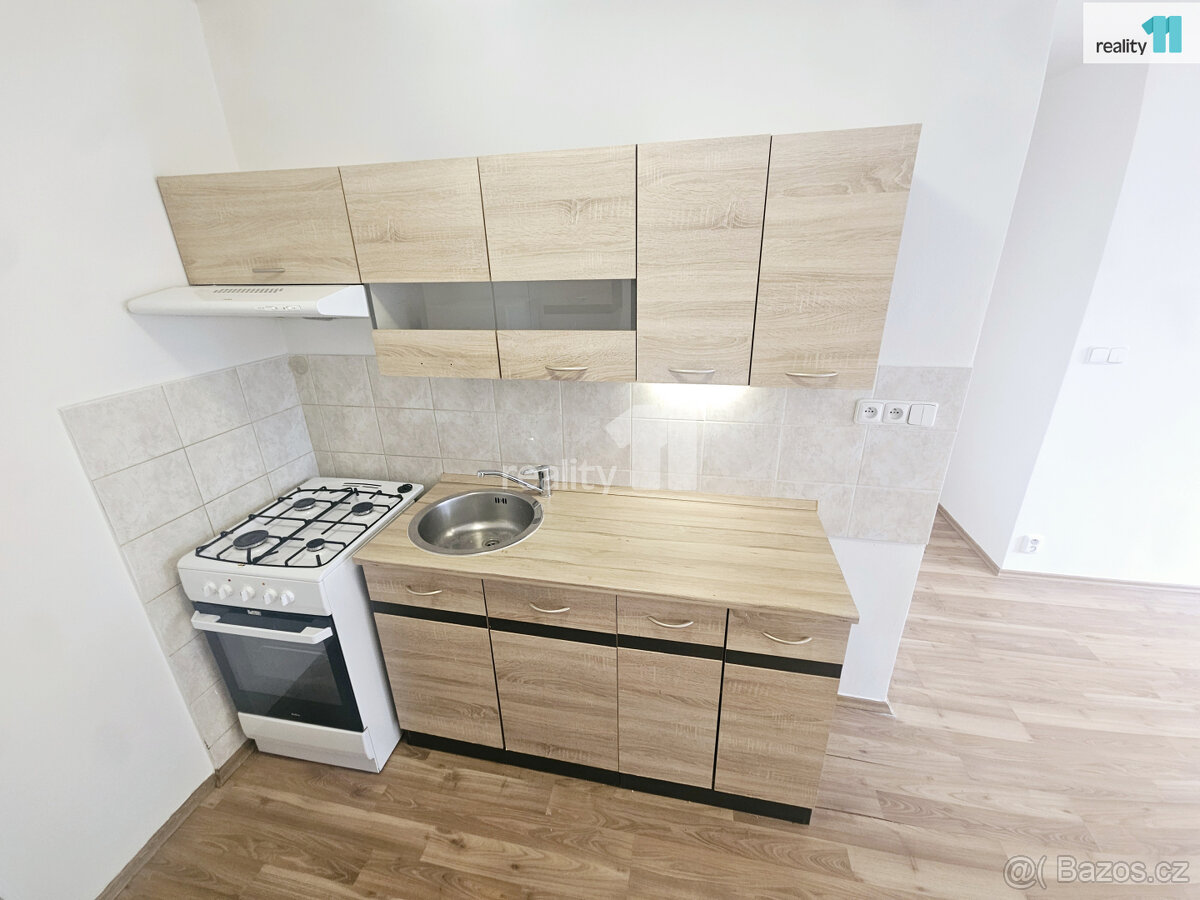 Pronájem bytu 2+kk, 40 m² – Praha 4, ulice Novodvorská
