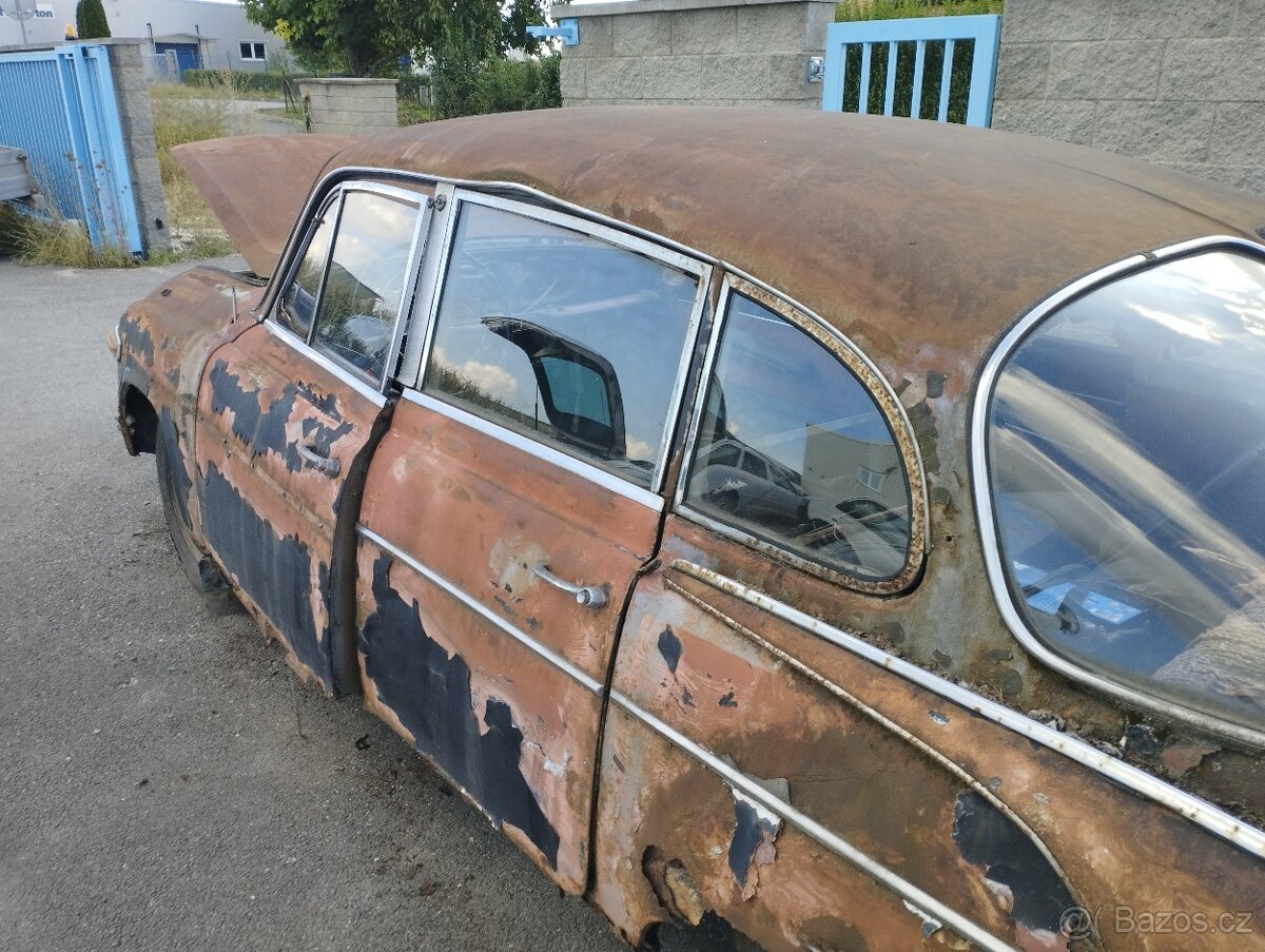 Prodám náhradní díly na Tatra 603