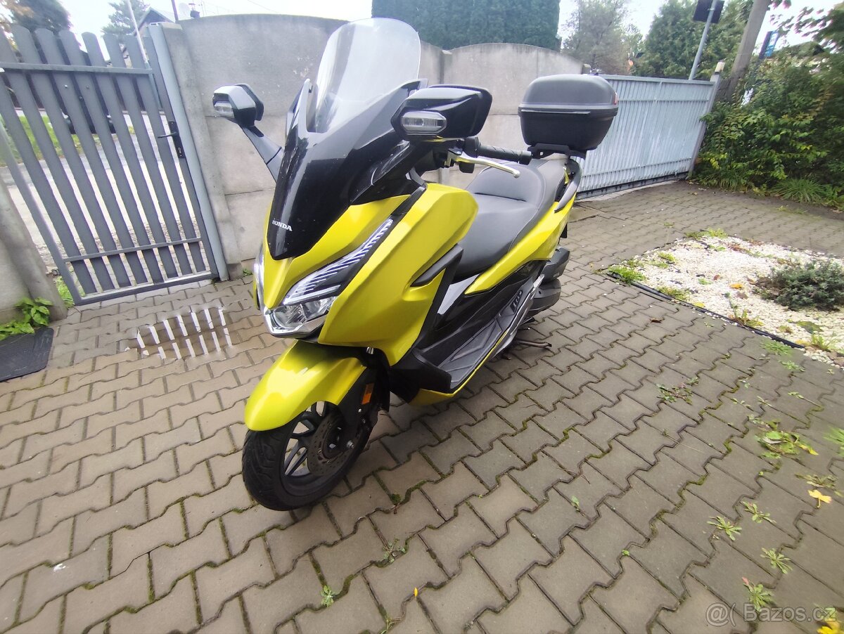 Honda Forza 125  . 11 kW