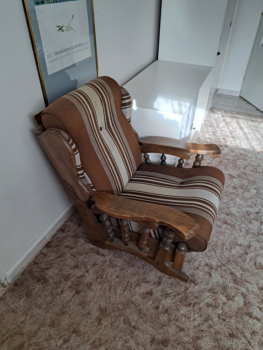 Rustikální čalouněné křeslo