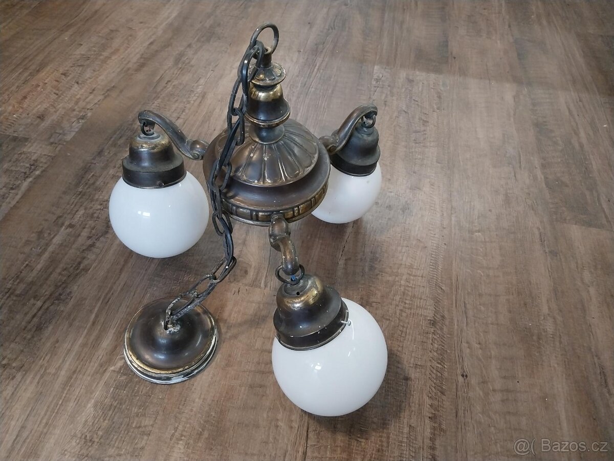 starožitný mosazný lustr