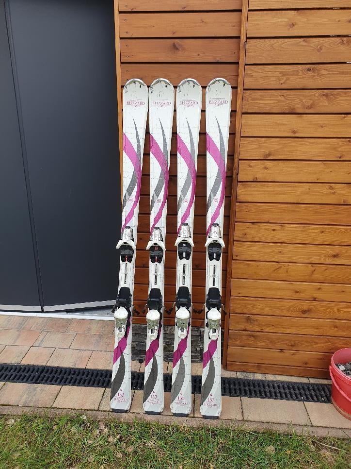 Dámské/dívčí lyže vel. 153 cm 2 ks