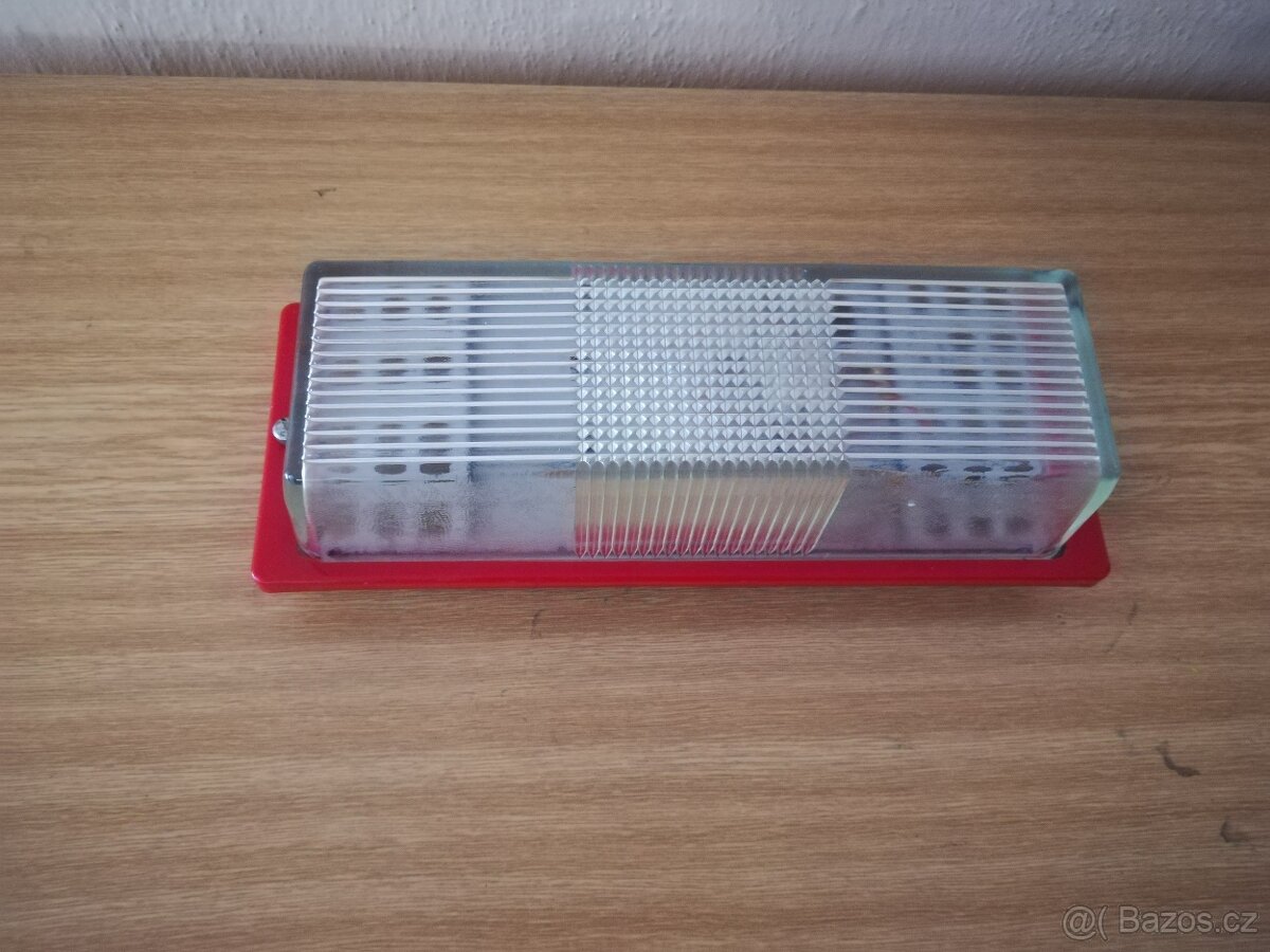 Nástěnné, stropní světlo.