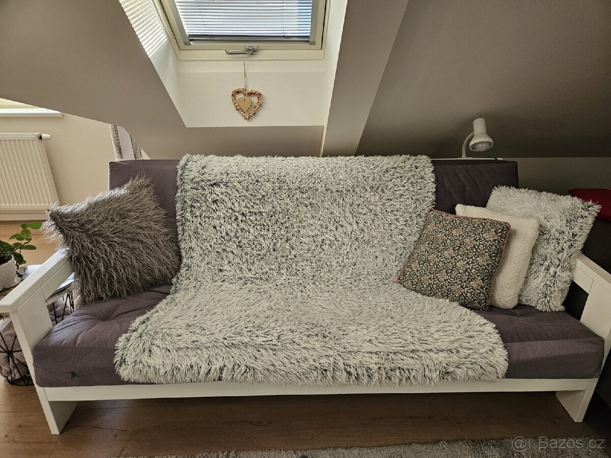 Rozkládací pohovka s futonovou matrací 140x200