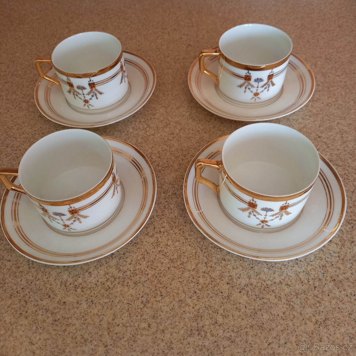 Sada 4ks hrníčků s podšálky