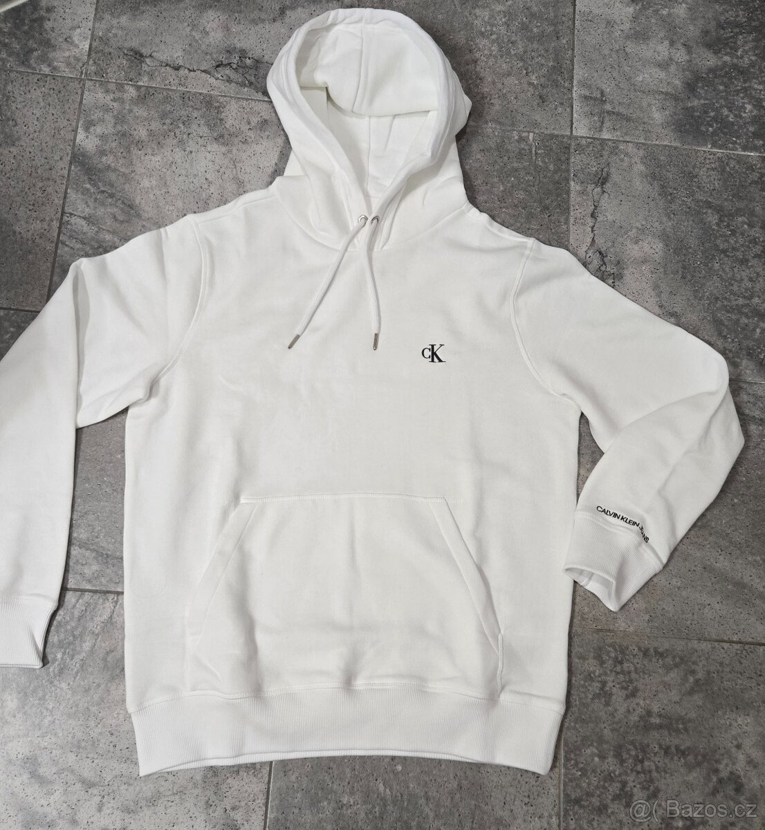 Nová bílá mikina Calvin Klein s kapucí, velikost XL.