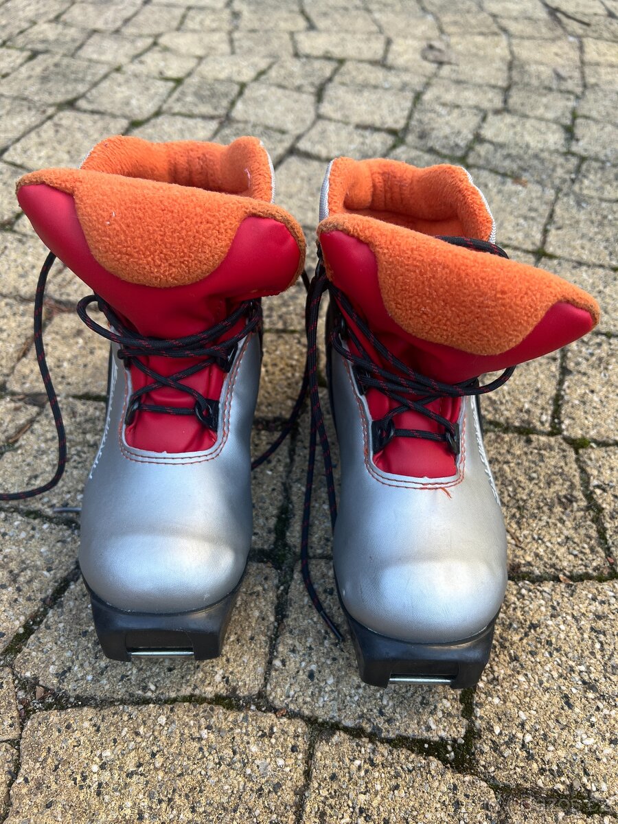 Prodám dětské běžecké boty Salomon vel. 29EU