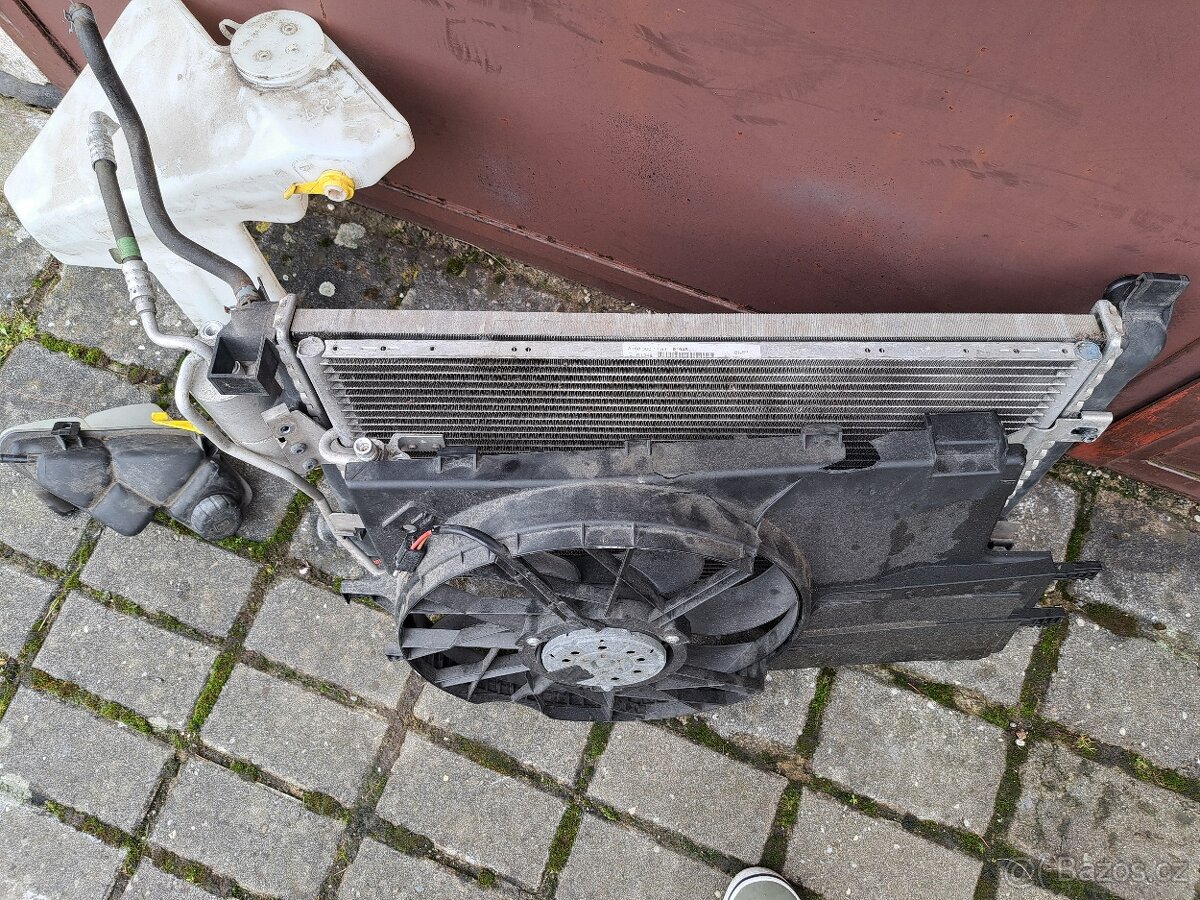 Mercedes A R. 2004, chladiče, nádobka atd..