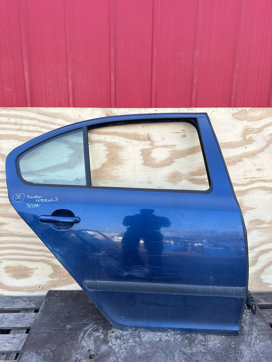 Prodám PRAVÉ ZADNÍ DVEŘE ŠKODA OCTAVIA II SEDAN