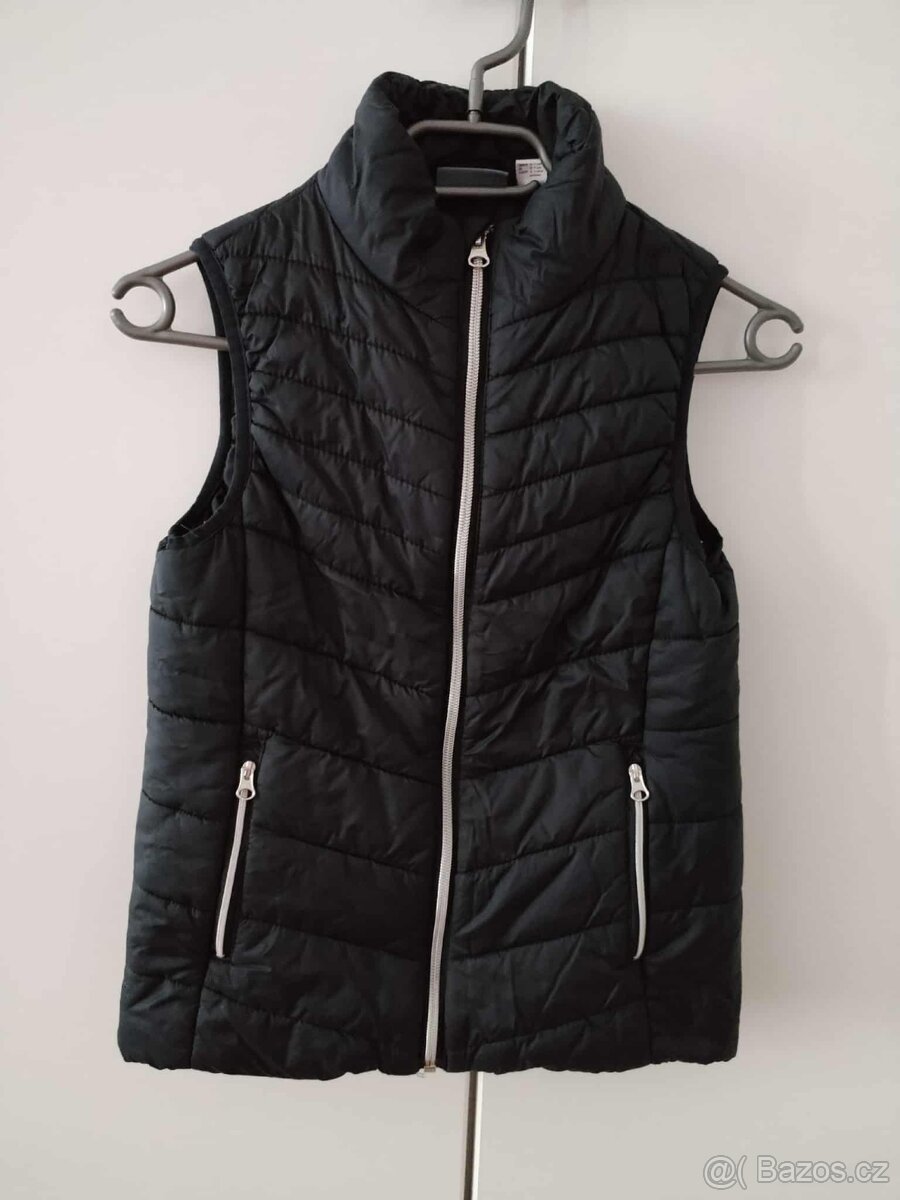 Jarní/podzimní černá vesta vel. 146