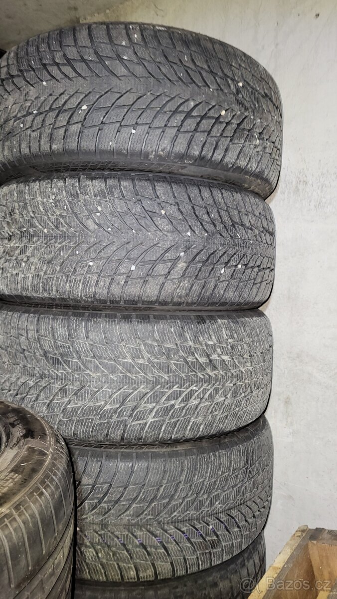Zimni Nokian 235/45 R18 8-9mm
