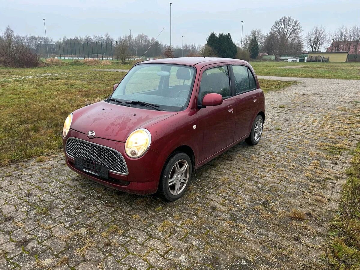 DAIHATSU TREVIS 1,0i MOMO