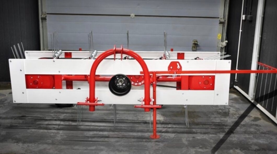 Pasový shrnovač sena za traktor