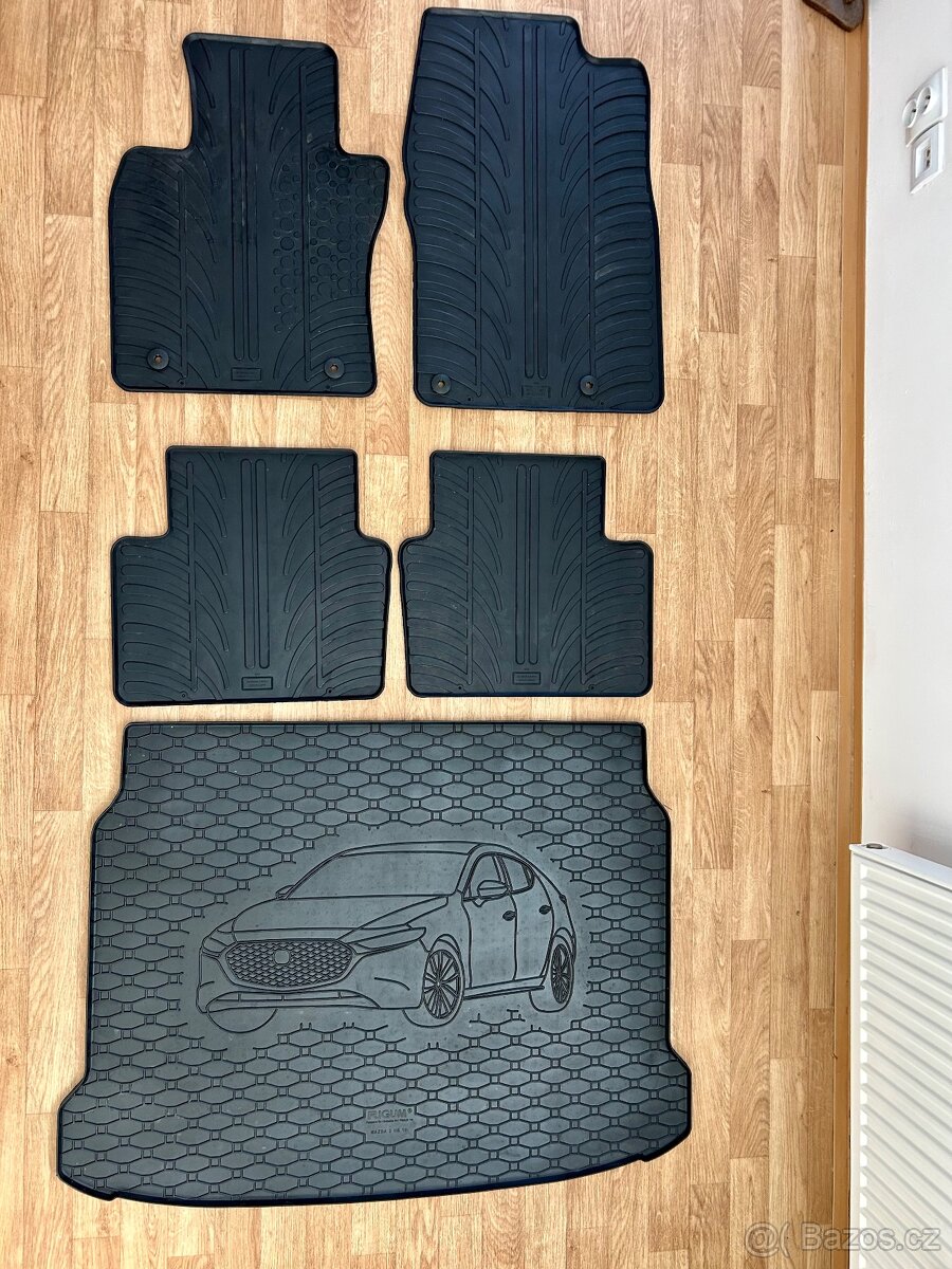 Gumová vana do kufru a koberečky MAZDA 3 2019