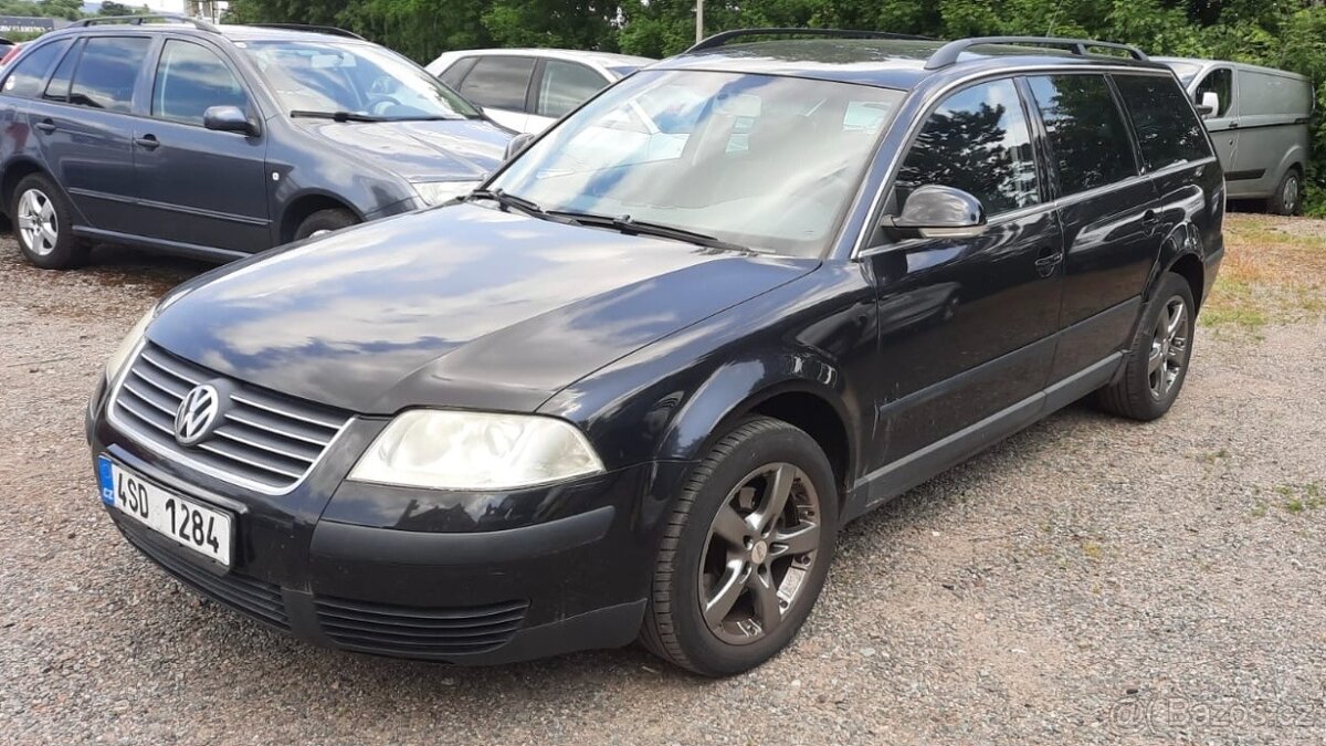 VW Passat combi 1.6i, r. 2004, Climatronic, ALU R16, tažné