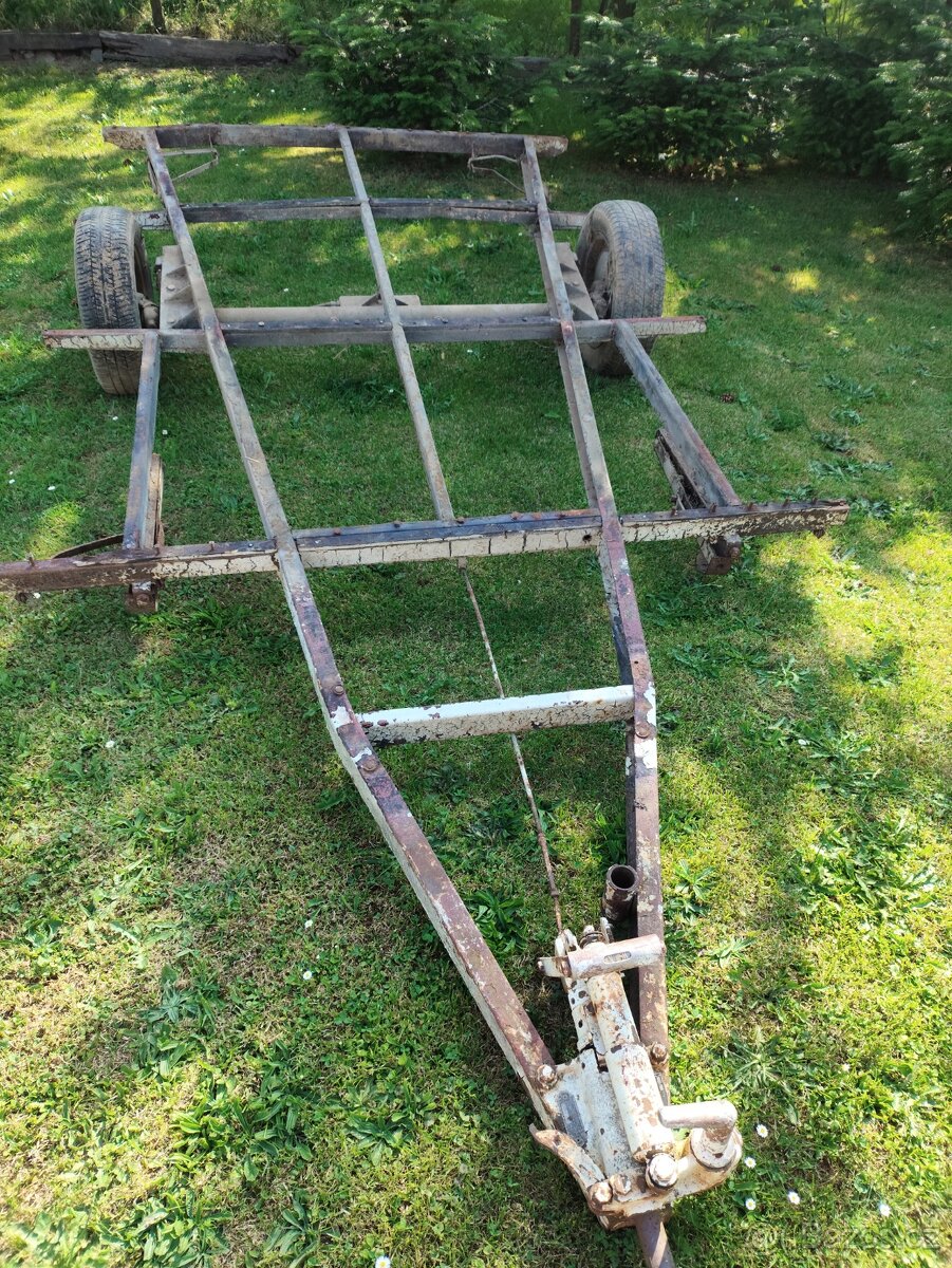 Podvozek z karavanu brzděný