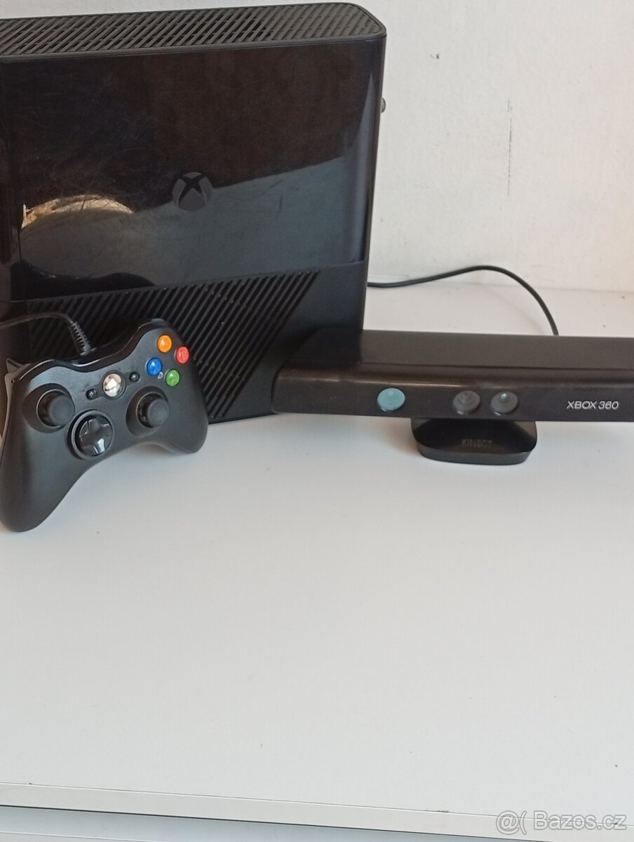 Xbox 360 Slim + příslušenství