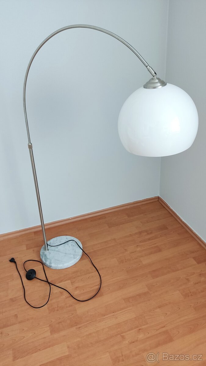 Stojací lampa