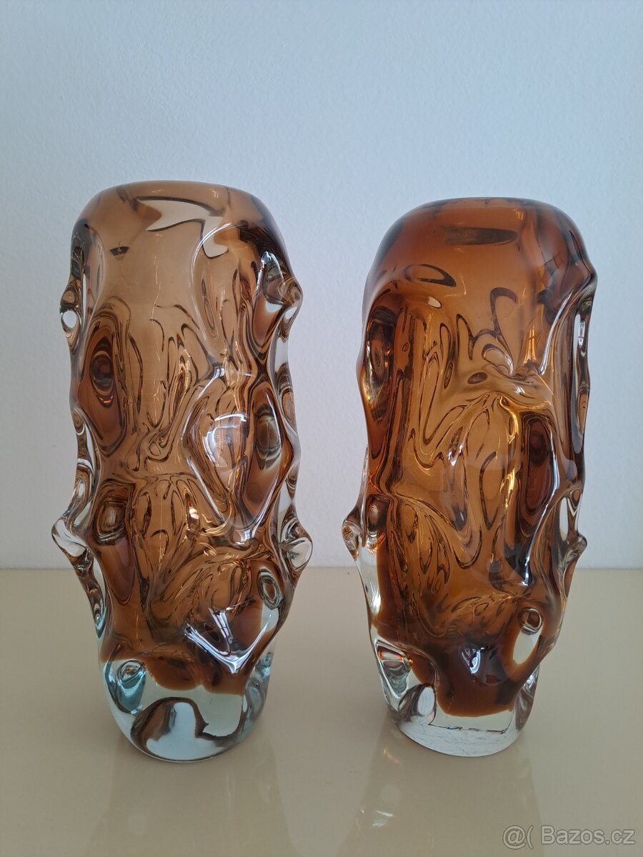 Prodám dvě vázy 25cm-Jan Beránek.