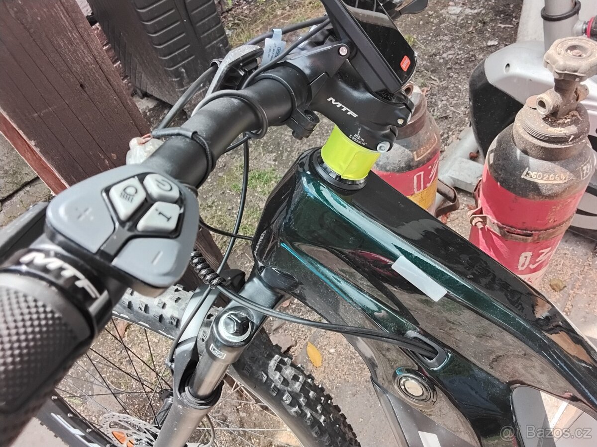 Kolo mtf karbon velikost 21 doezd 200km Elektro kolo doklady