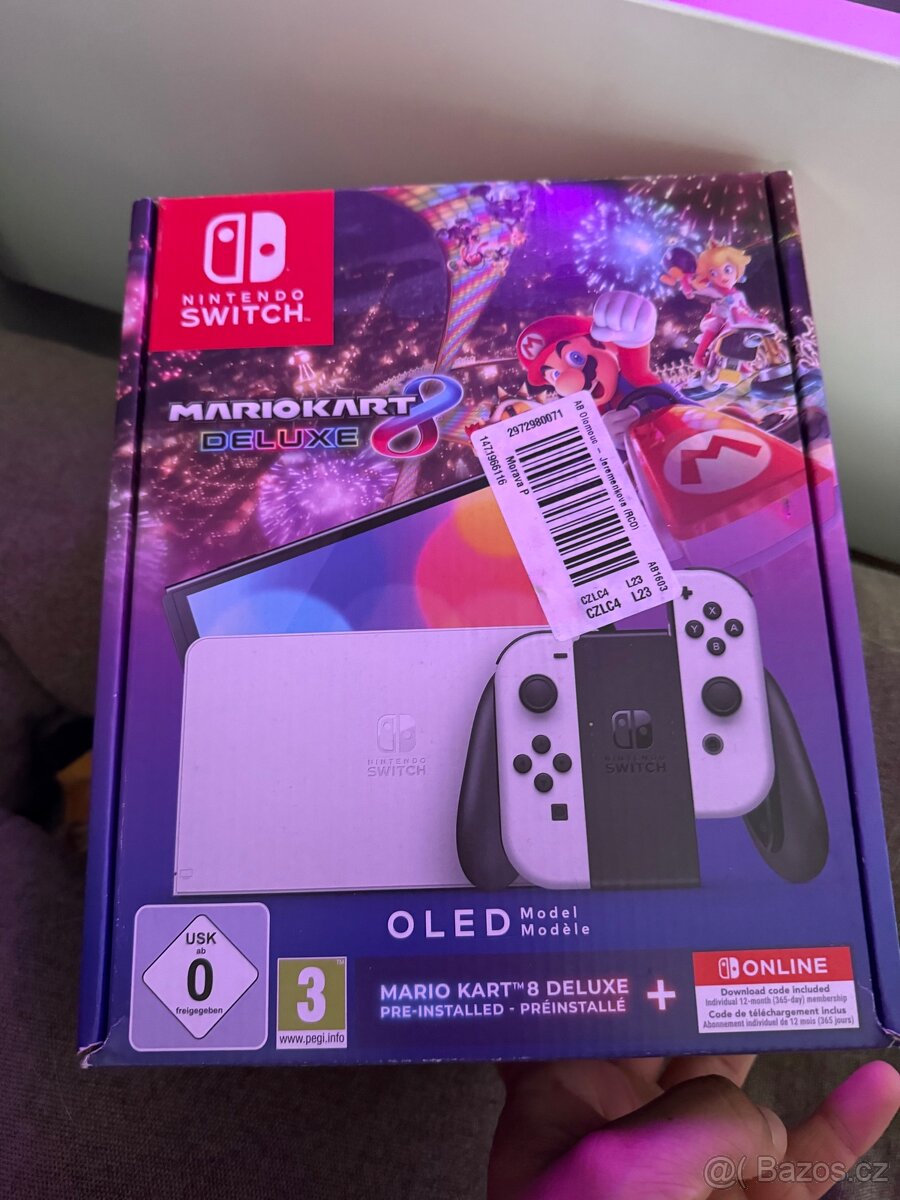 Nintendo Switch OLED v zaruce