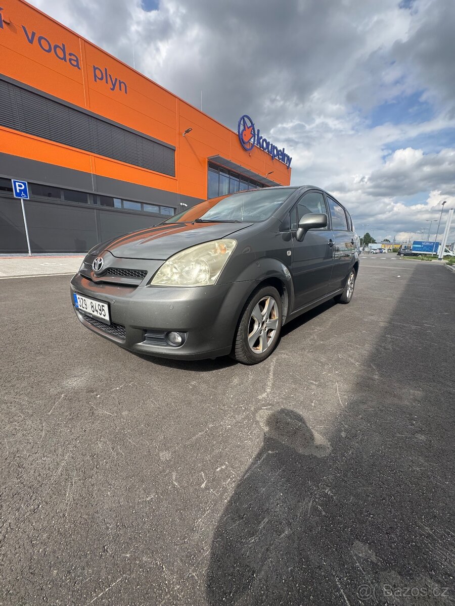 Prodám Toyota Corolla 2.2D 4D 7 mist