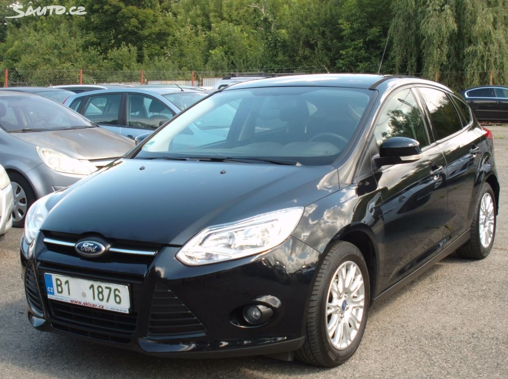 Ford Focus, 1,6 16V hatchback park.senzory,vyhř.sedadla