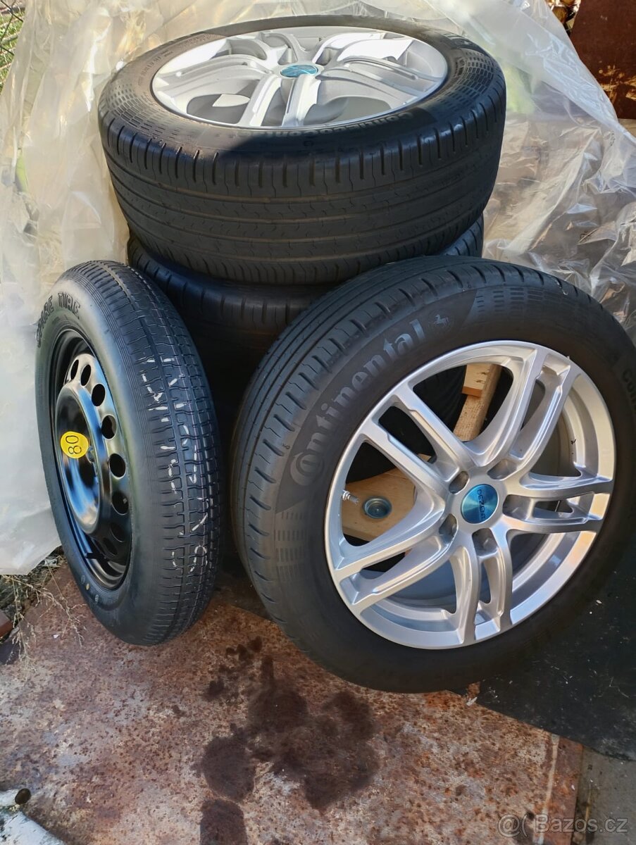 Set 4× Contignil 215/55 R17 + Dojezdové kolo