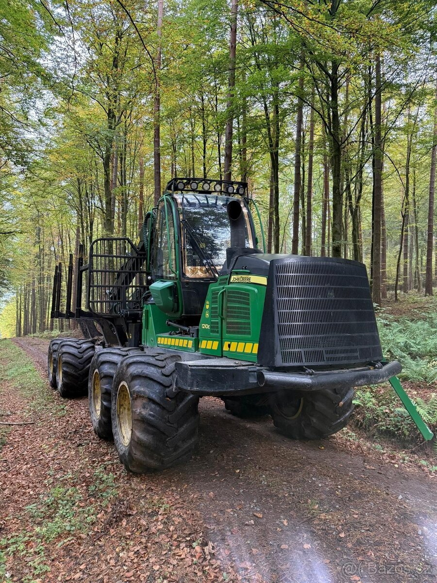 Vyvážecí souprava JOHN DEERE 1210E iT4
