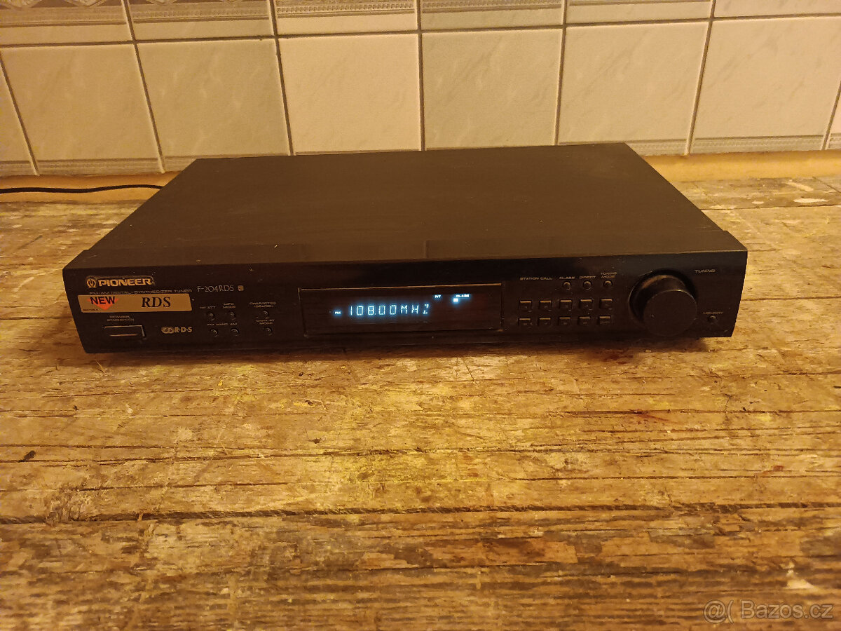 Pioneer tuner, CD přehrávač, ekvalizér