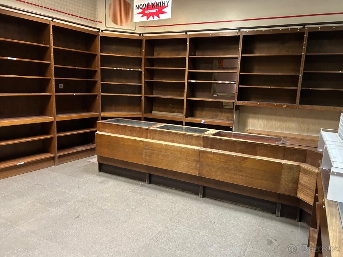 Dřevěné regály do prodejny