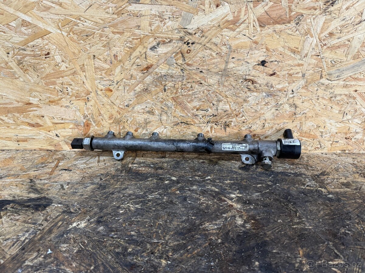 VSTŘIKOVACÍ LIŠTA MERCEDES W211 2.2 CDI A6460700395