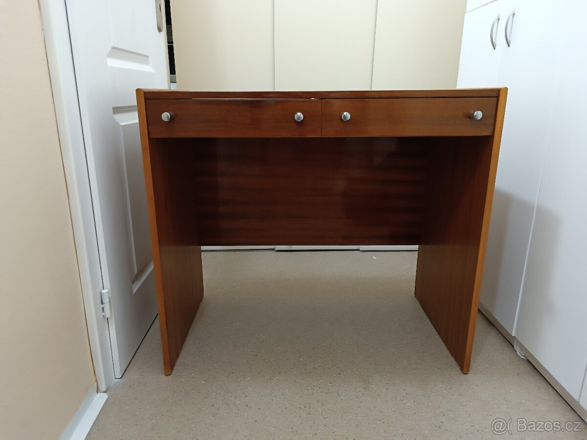 Retro dámský toaletní stolek Femina