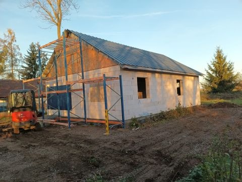 Prodej patrového rodinného domu ve stavu hrubé stavby.
