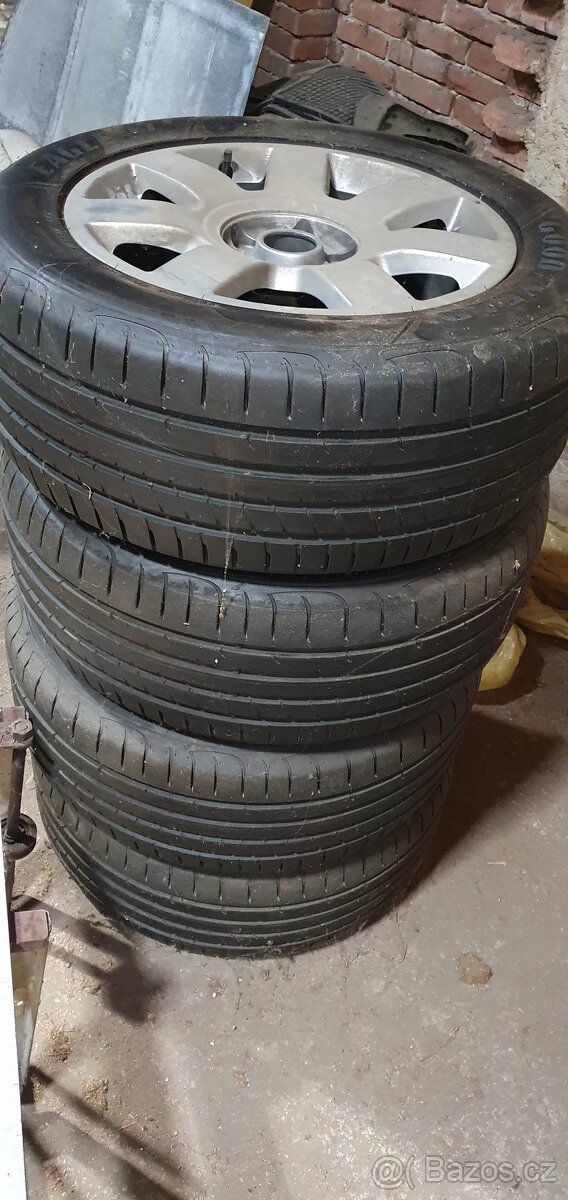 Pneu letní 235/50/17, disky z audi A8