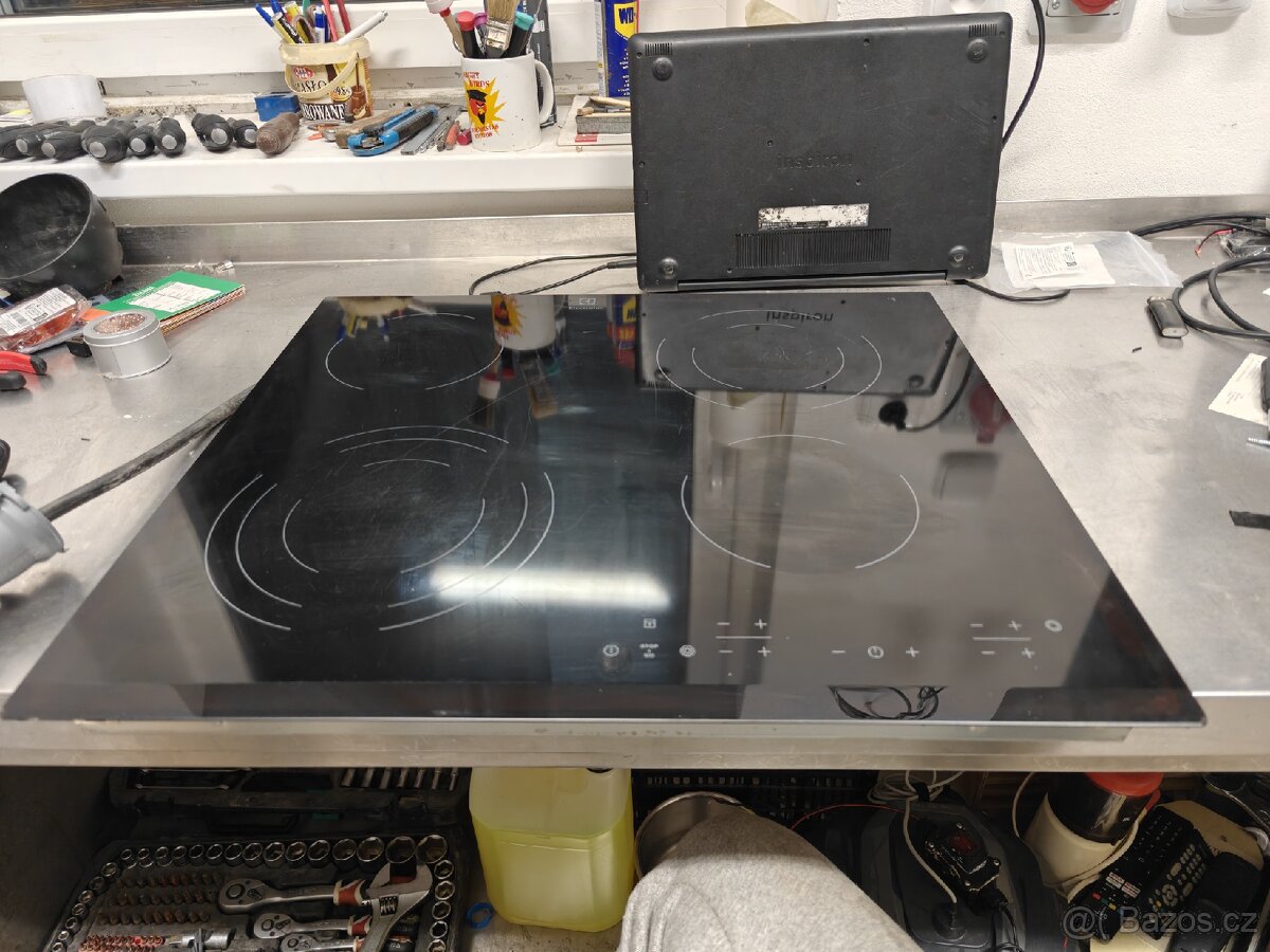 Sklokeramická varná deska Electrolux