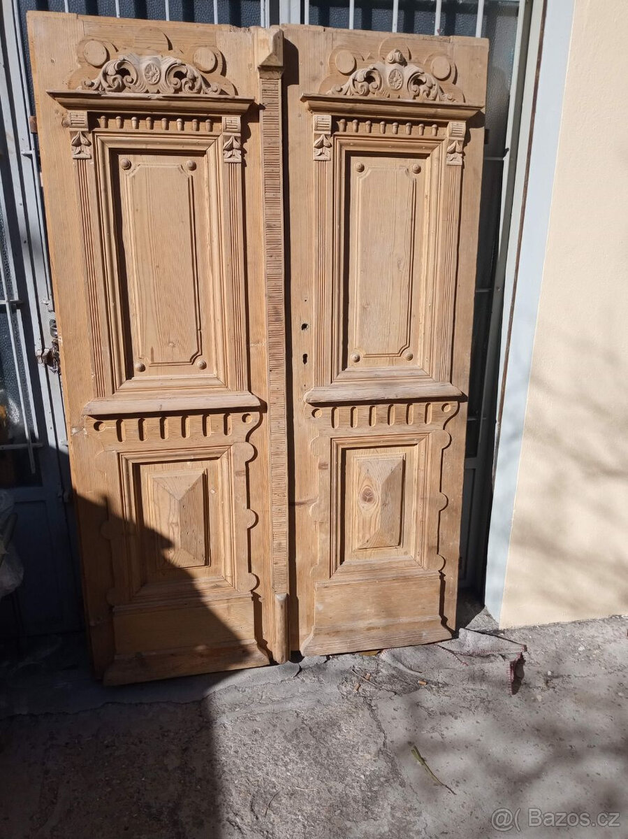 Dvoukřídlé dveře