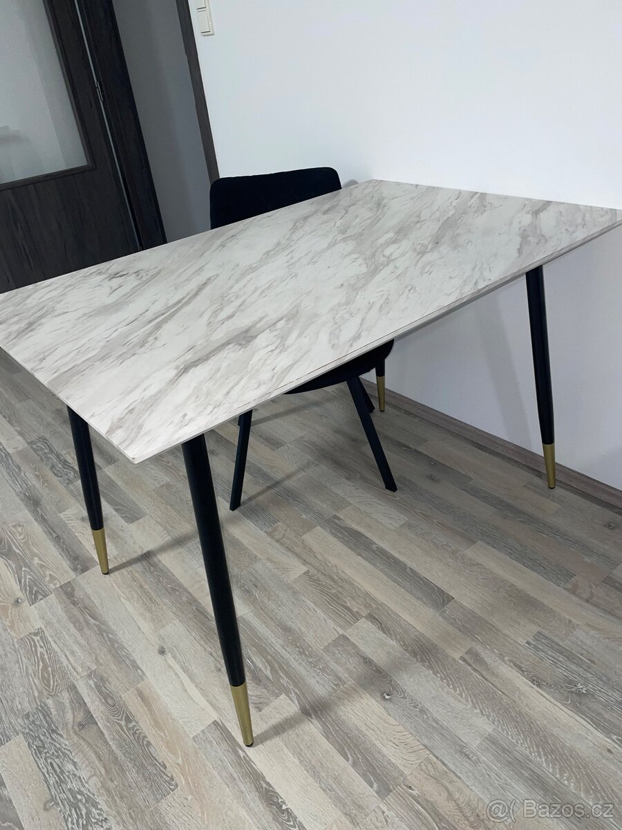 Prodám jídelní stůl + 2x židle