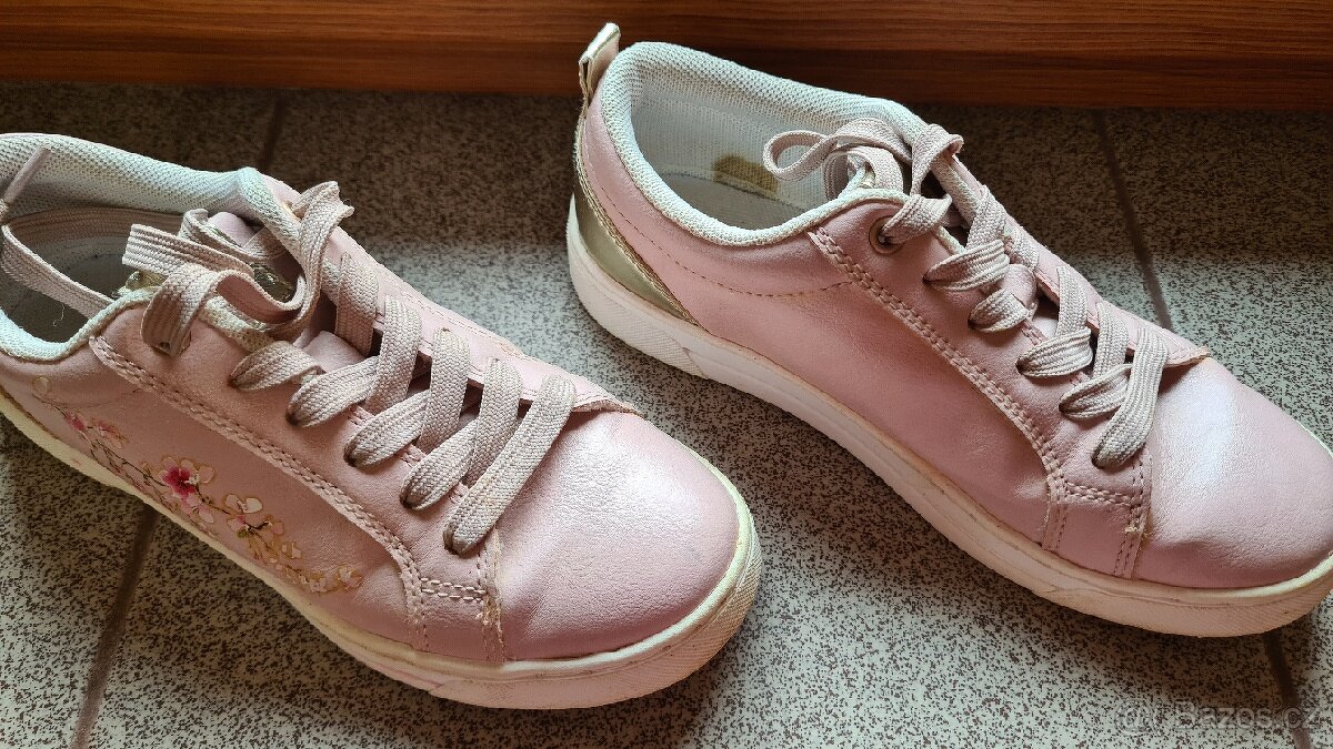 Dívčí botky vel.33, 35