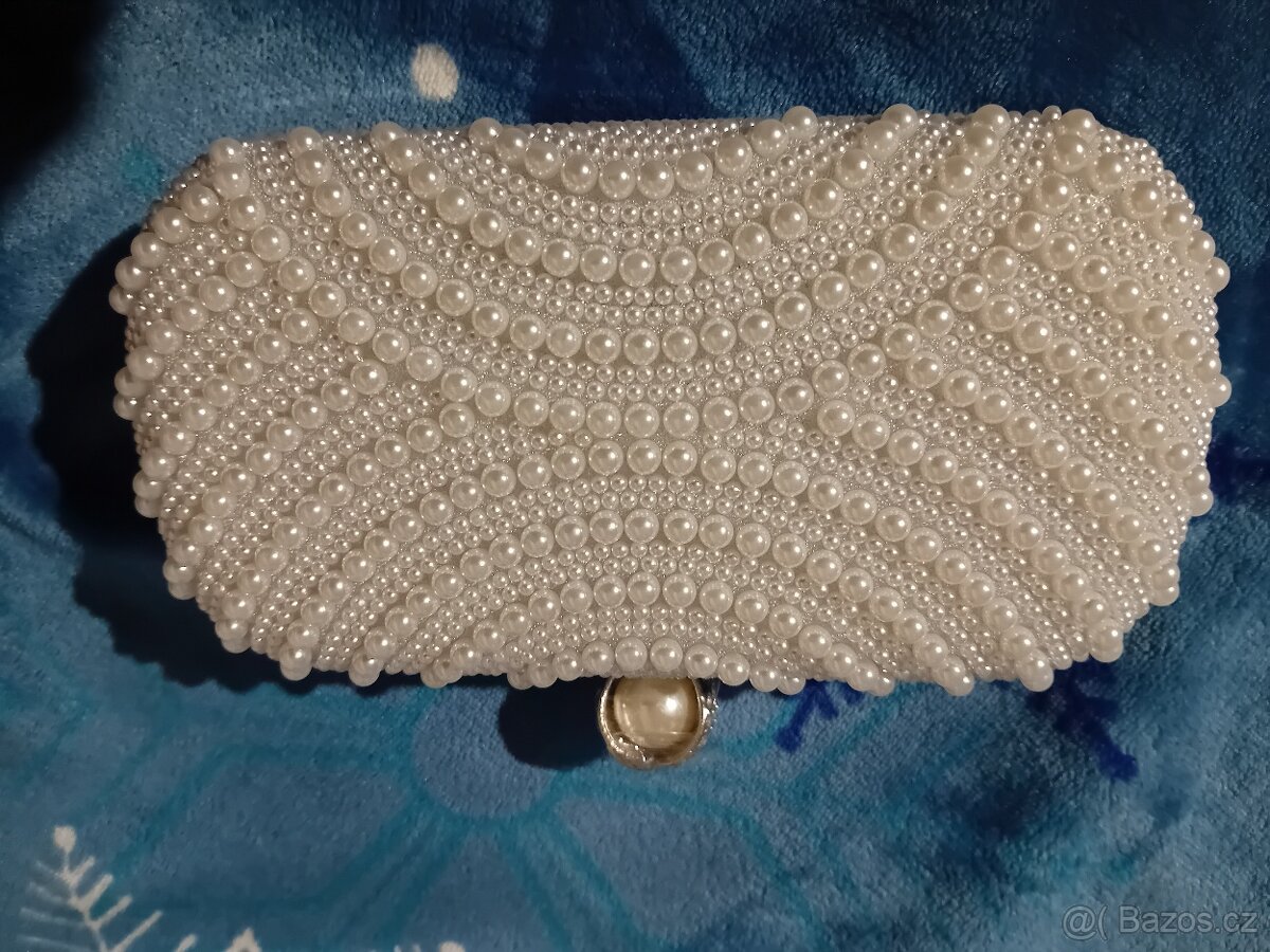 Perličové psaníčko na ples