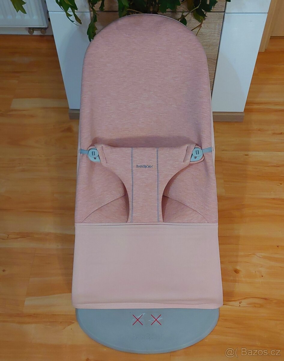Krásné lehátko Babybjörn