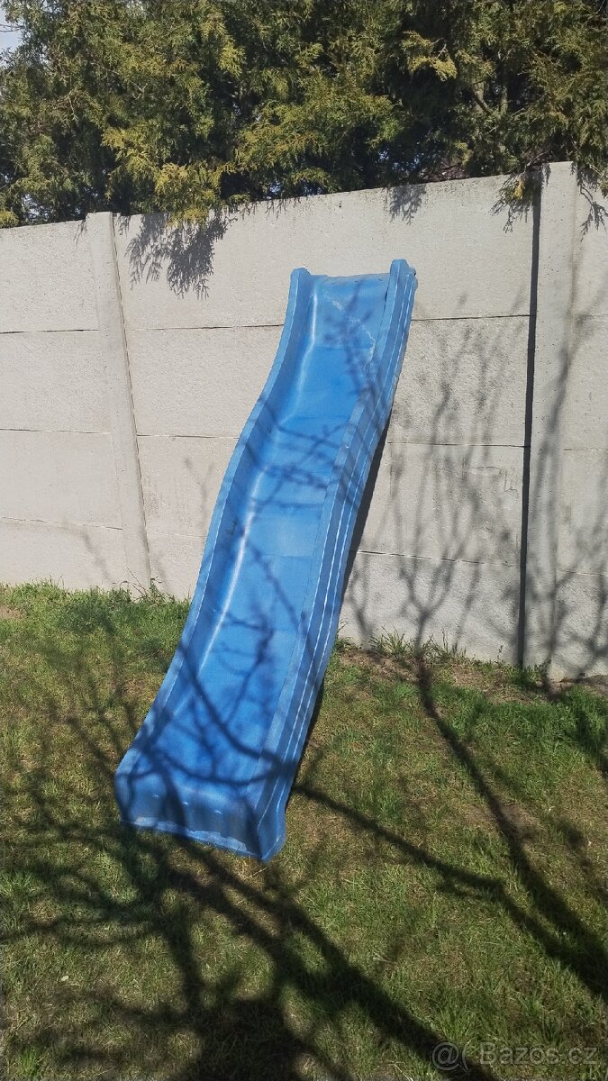 Dětská plastová skluzavka