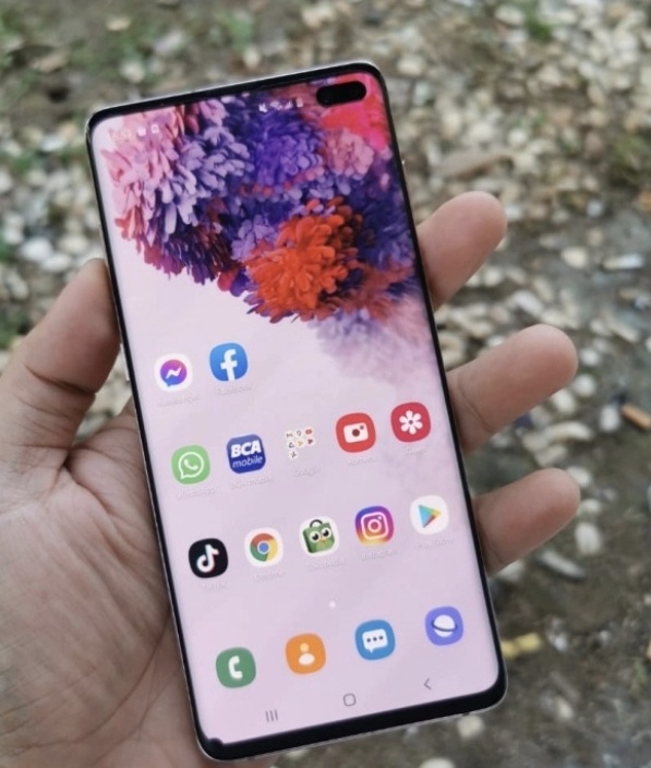 Samsung s10 plus  8/128 Gb prodej výměna