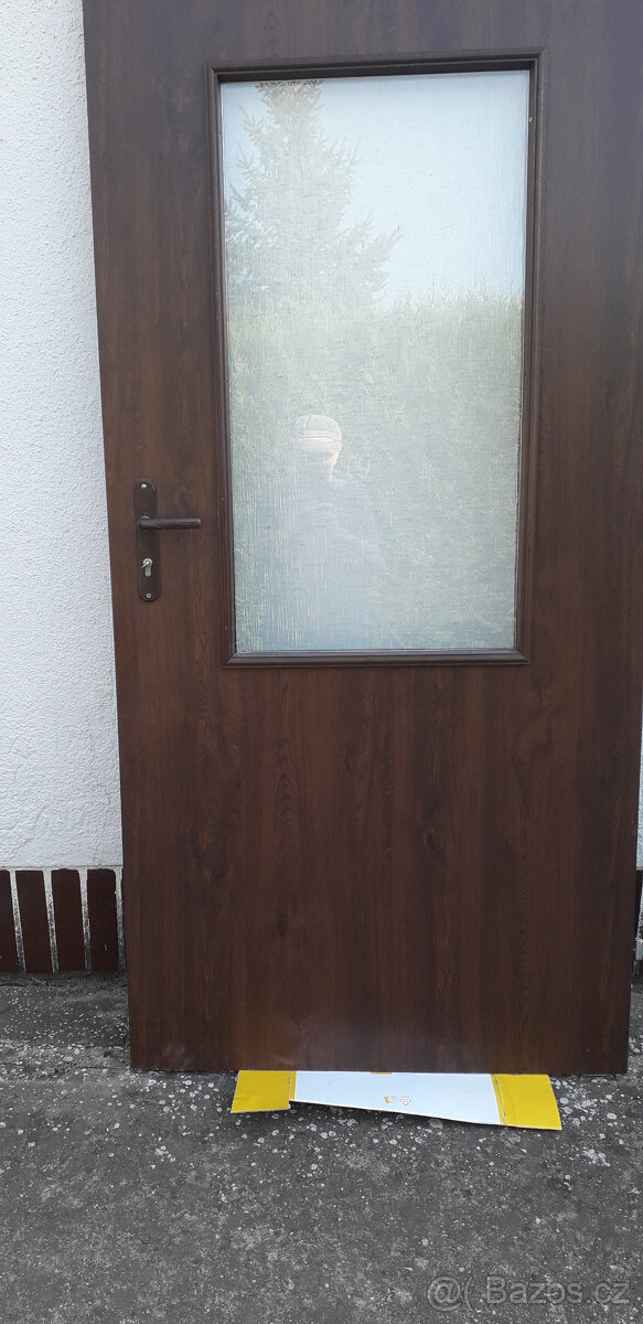 90PRAVE venkovni dvere s kovanim