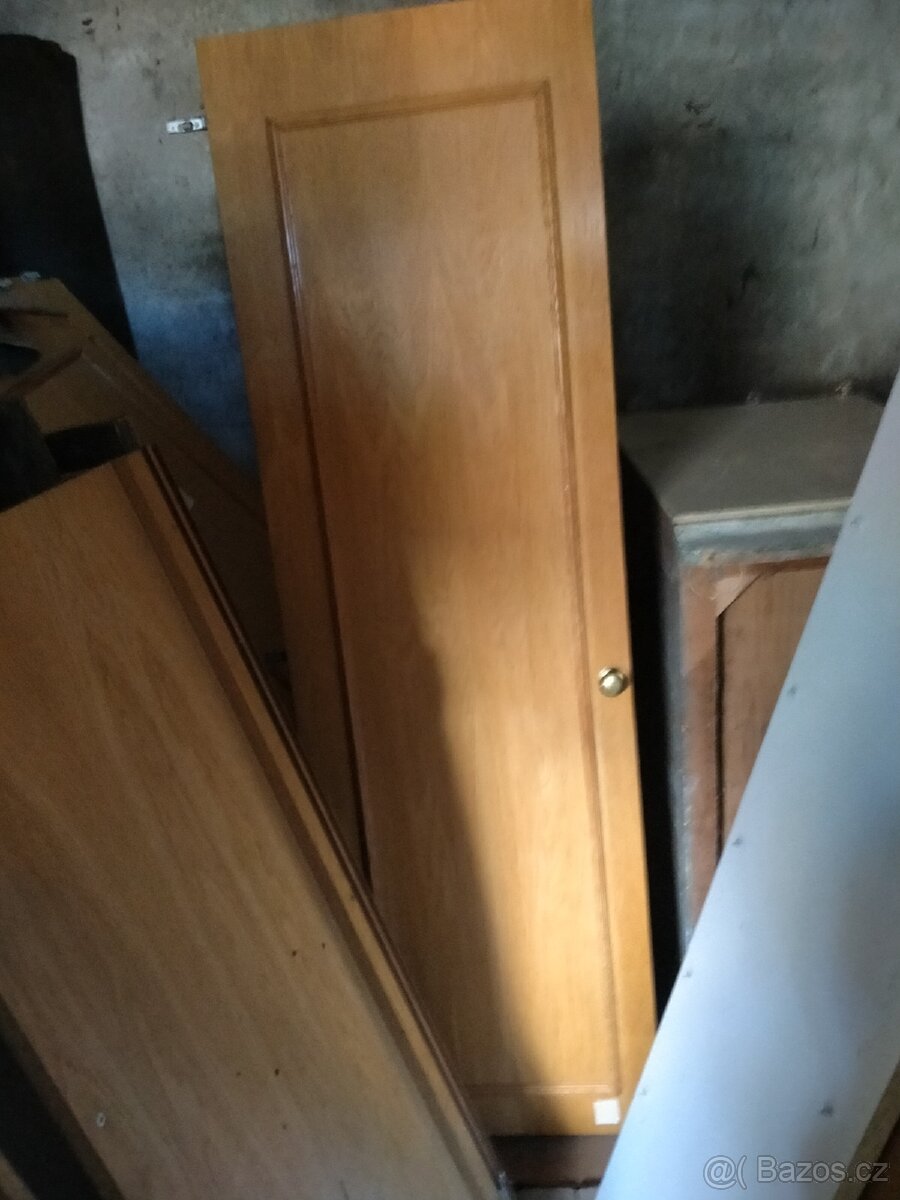 Dveře od vestavné skříně s nástavcem