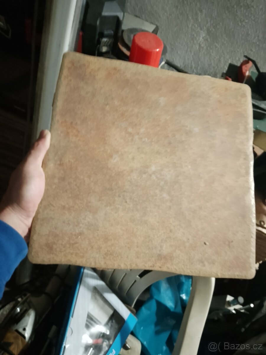 Prodám keramickou dlažbu